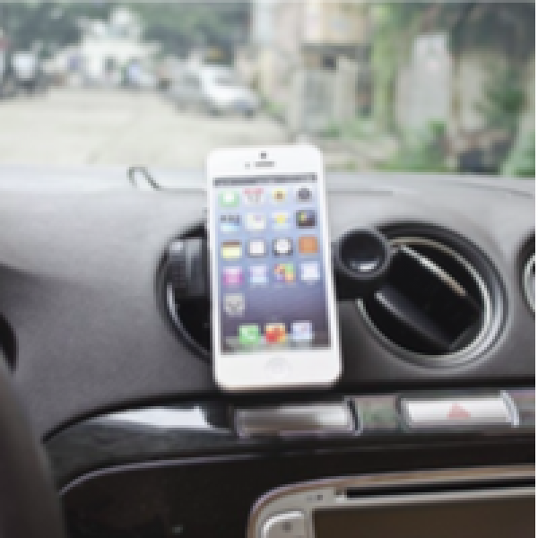 SUPPORT VOITURE POUR SMARTPHONES A FIXER SUR GRILLE DE VENTILATION.